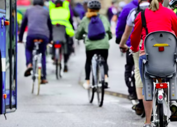 Moto ou Voiture : Quel est le Meilleur Moyen de Transport Urbain au Togo ?