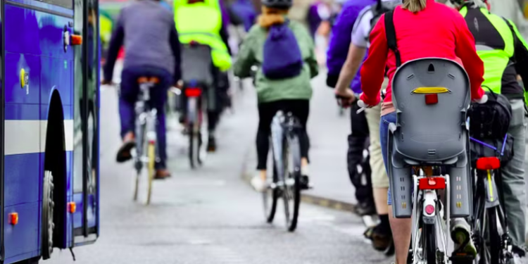 Moto ou Voiture : Quel est le Meilleur Moyen de Transport Urbain au Togo ?