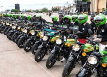 Le Commando Électrique du Togo : M Auto et l’Ascension du Moto-Taxi Éco-Responsable