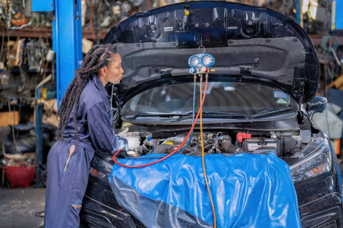 Top 10 Conseils Simples d&rsquo;Entretien Auto pour Affronter la Poussière des Routes de Lomé au Togo