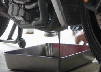 Guide Étape par Étape : Comment Faire la Vidange de Votre Zémidjan à Lomé Sans Se Ruiner