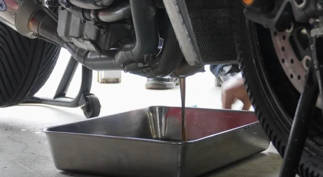 Guide Étape par Étape : Comment Faire la Vidange de Votre Zémidjan à Lomé Sans Se Ruiner