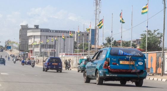 Route Lomé-Kara en voiture : quoi emporter, où faire le plein, et à quoi s&rsquo;attendre sur la route